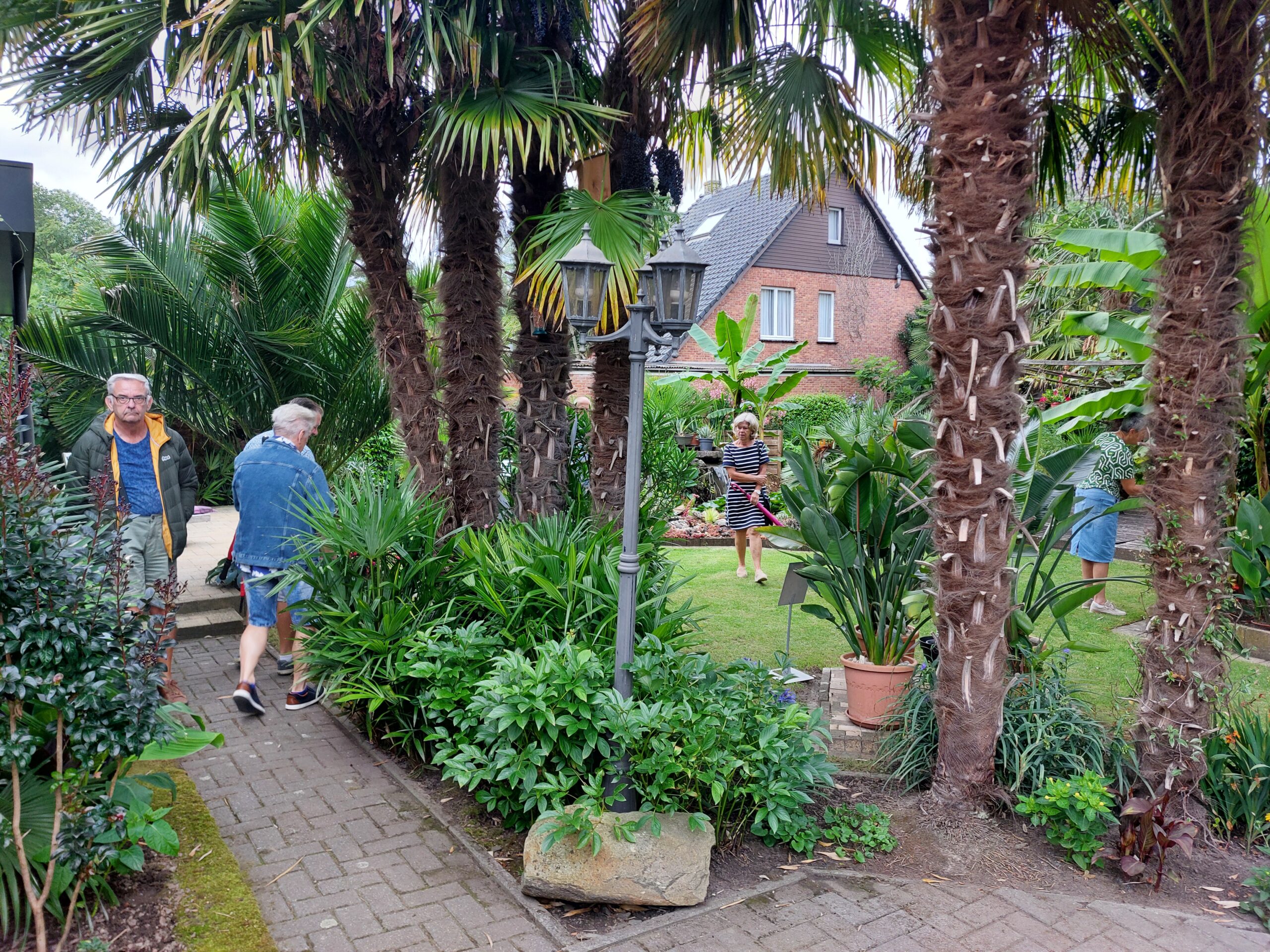 Bezoekers in Open Exotentuin De Safegarden